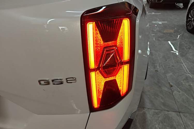 Used GAC Trumpchi GS8 2022 Flagship Series 2.0 TGDI Two-Wheel-Drive Prestige Edition (6-seater) Right Rear Taillight