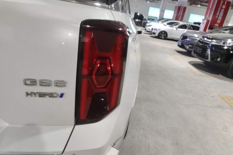 Used GAC Trumpchi GS8 2022 Dual-Engine Series 2.0TM Two-Wheel Drive Prestige Edition (7 Seats) Right Rear Taillight