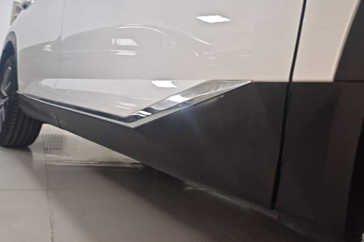 Used GAC Trumpchi GS8 2022 Linghang Series 2.0 TGDI Two-Wheel-Drive Luxury Smart Connectivity Version (7 Seats) Right Side Sill