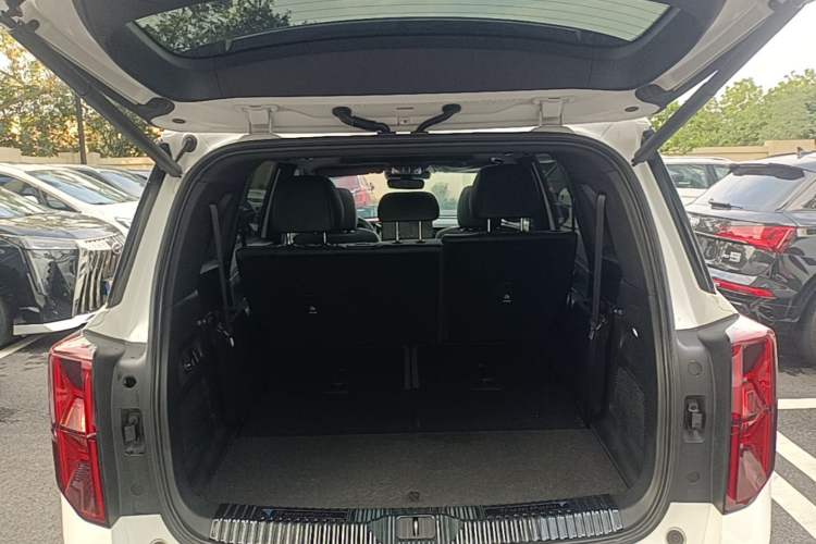 Used GAC Trumpchi GS8 2022 Linghang Series 2.0 TGDI Two-Wheel-Drive Luxury Smart Connectivity Version (7 Seats) Trunk