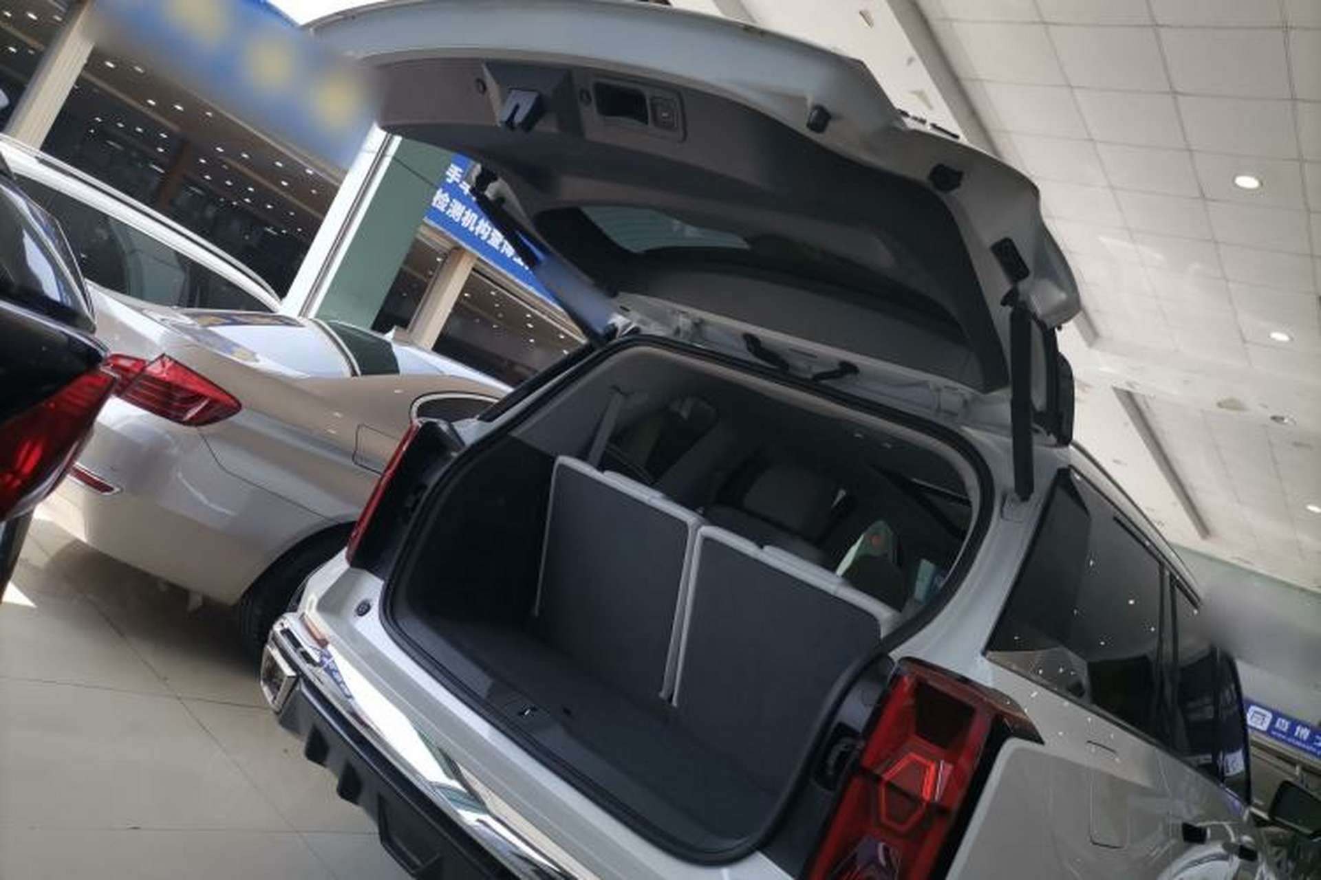 Used GAC Trumpchi GS8 2022 Dual-Engine Series 2.0TM Four-Wheel Drive Prestige Edition (6 Seats) Trunk