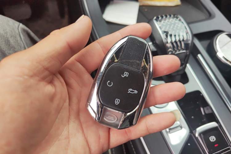 Used GAC Trumpchi GS8 2022 Linghang Series 2.0 TGDI Two-Wheel-Drive Luxury Smart Connectivity Version (7 Seats) Vehicle Key