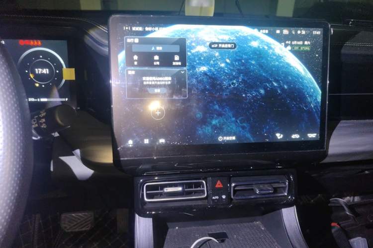 Used GAC Trumpchi GS8 2024 Linghang Series 2.0 TGDI Two-Wheel Drive Luxury Smart Connectivity Version Audio And AC Panel
