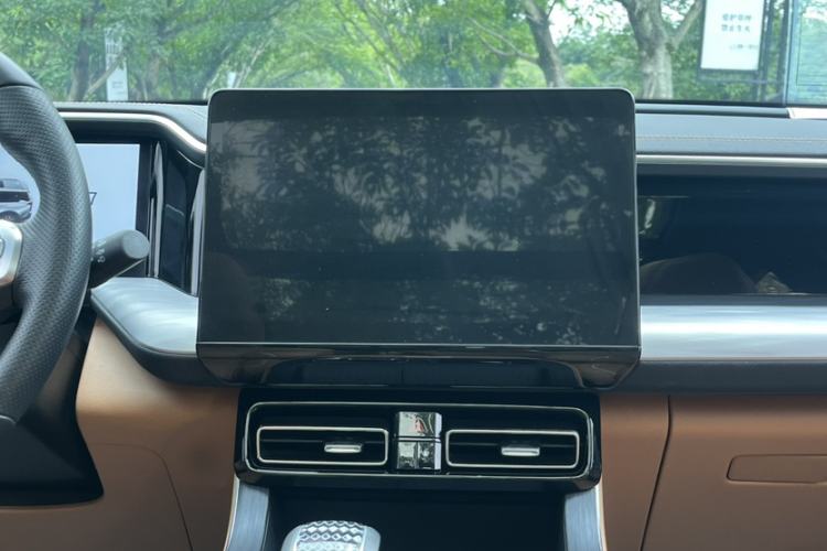 Used GAC Trumpchi GS8 2024 Linghang Series 2.0 TGDI Four-Wheel Drive Luxury Smart Connectivity Version Audio And AC Panel