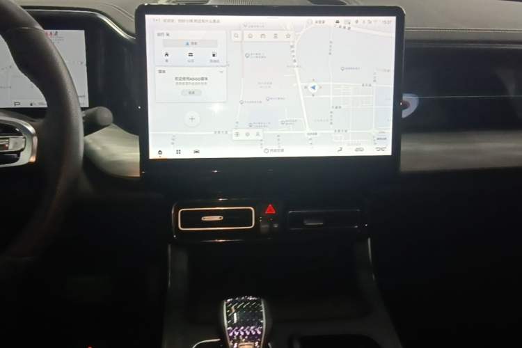 Used GAC Trumpchi GS8 2024 Linghang Series 2.0 TGDI Two-Wheel Drive Luxury Smart Connectivity Version Audio And AC Panel