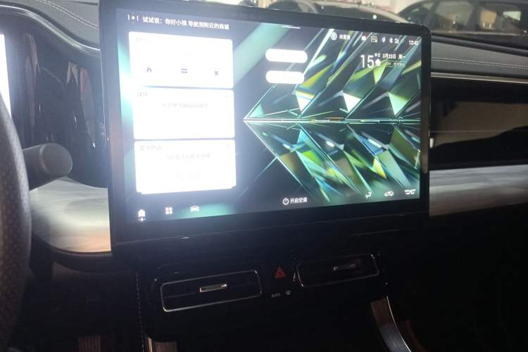 Used GAC Trumpchi GS8 2024 Linghang Series 2.0 TGDI Two-Wheel Drive Luxury Smart Connectivity Version Audio And AC Panel
