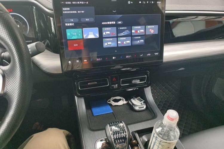 Used GAC Trumpchi GS8 2024 Linghang Series 2.0 TGDI Two-Wheel Drive Luxury Smart Connectivity Version Audio And AC Panel