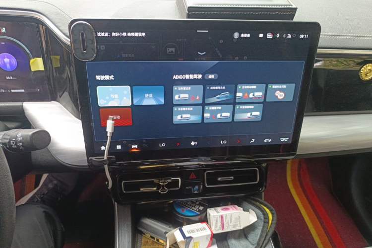 Used GAC Trumpchi GS8 2024 Linghang Series 2.0 TGDI Two-Wheel Drive Luxury Smart Connectivity Version Audio And AC Panel