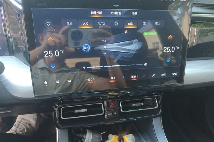 Used GAC Trumpchi GS8 2024 Linghang Series 2.0 TGDI Two-Wheel Drive Luxury Smart Connectivity Version Audio And AC Panel