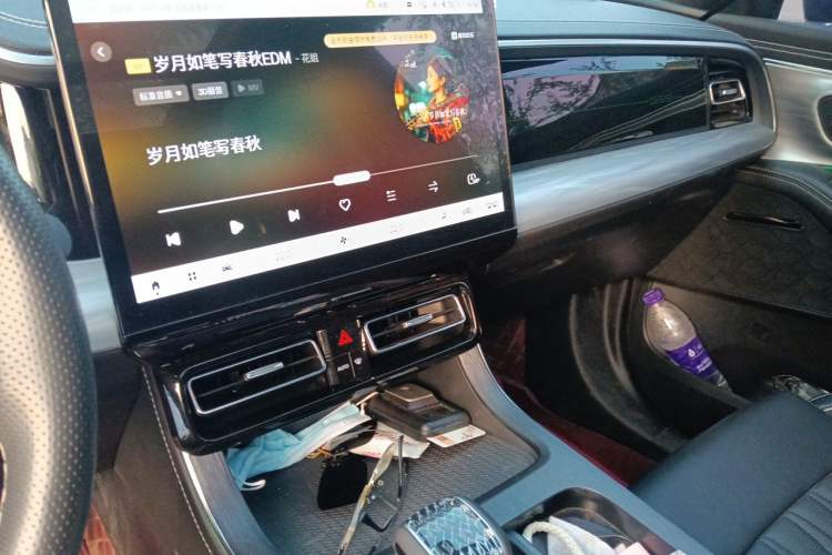 Used GAC Trumpchi GS8 2024 Linghang Series 2.0 TGDI Two-Wheel Drive Luxury Smart Connectivity Version Audio And AC Panel