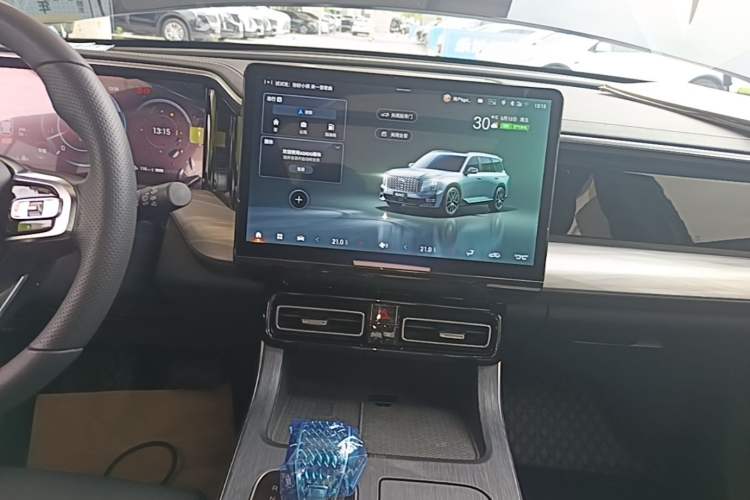 Used GAC Trumpchi GS8 2024 Linghang Series 2.0 TGDI Two-Wheel Drive Luxury Smart Connectivity Version Audio And AC Panel