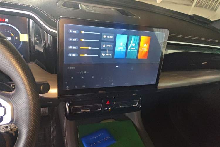 Used GAC Trumpchi GS8 2024 Linghang Series 2.0 TGDI Two-Wheel Drive Luxury Smart Connectivity Version Audio And AC Panel