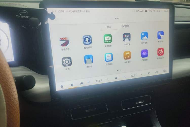 Used GAC Trumpchi GS8 2024 Linghang Series 2.0 TGDI Two-Wheel Drive Luxury Smart Connectivity Version Audio And AC Panel