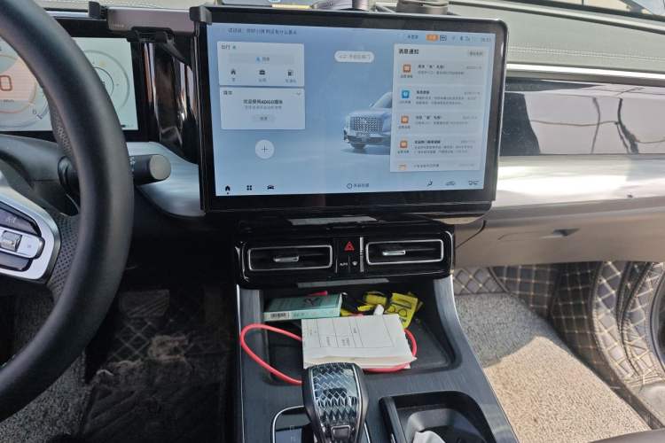 Used GAC Trumpchi GS8 2024 Linghang Series 2.0 TGDI Two-Wheel Drive Luxury Smart Connectivity Version Audio And AC Panel