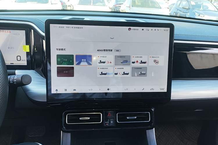 Used GAC Trumpchi GS8 2024 Linghang Series 2.0 TGDI Two-Wheel Drive Luxury Smart Connectivity Version Audio And AC Panel