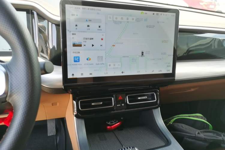 Used GAC Trumpchi GS8 2024 Linghang Series 2.0 TGDI Two-Wheel Drive Luxury Smart Connectivity Version Audio And AC Panel