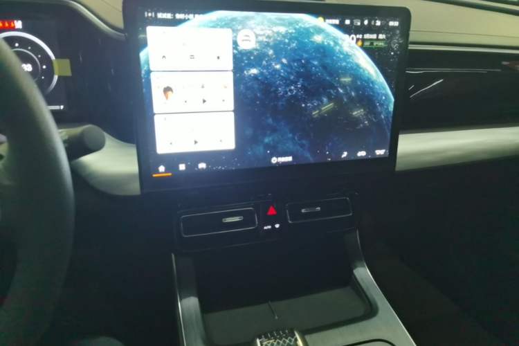 Used GAC Trumpchi GS8 2024 Linghang Series 2.0 TGDI Two-Wheel Drive Luxury Smart Connectivity Version Audio And AC Panel