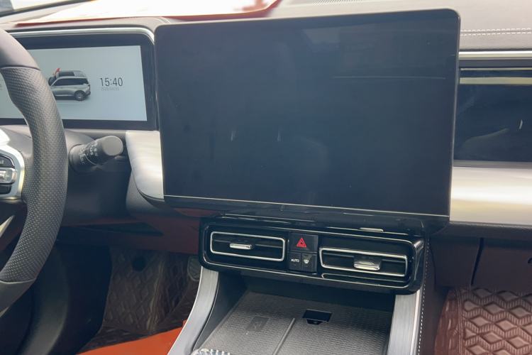 Used GAC Trumpchi GS8 2024 Linghang Series 2.0 TGDI Two-Wheel Drive Luxury Smart Connectivity Version Audio And AC Panel