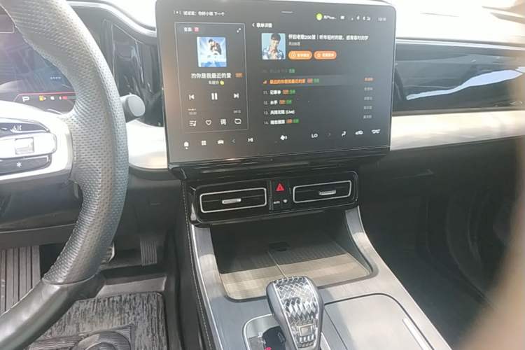 Used GAC Trumpchi GS8 2024 Linghang Series 2.0 TGDI Two-Wheel Drive Luxury Smart Connectivity Version Audio And AC Panel