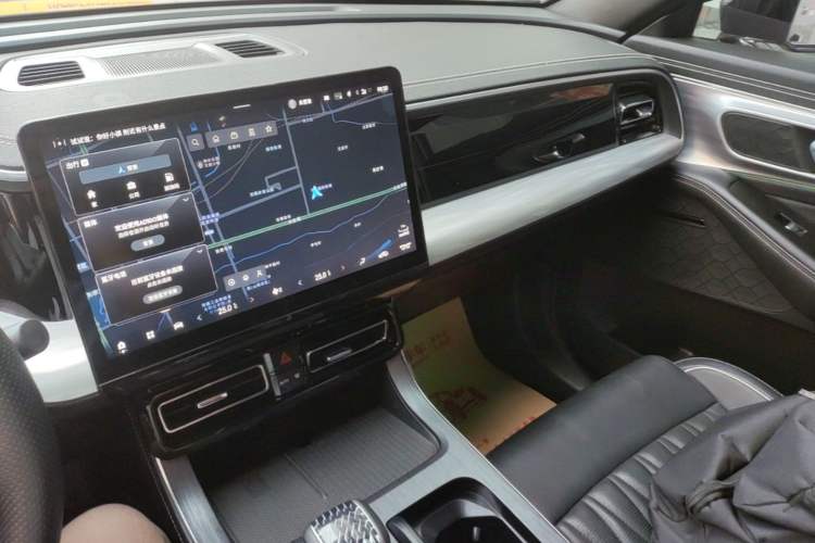 Used GAC Trumpchi GS8 2024 Linghang Series 2.0 TGDI Two-Wheel Drive Luxury Smart Connectivity Version Audio And AC Panel
