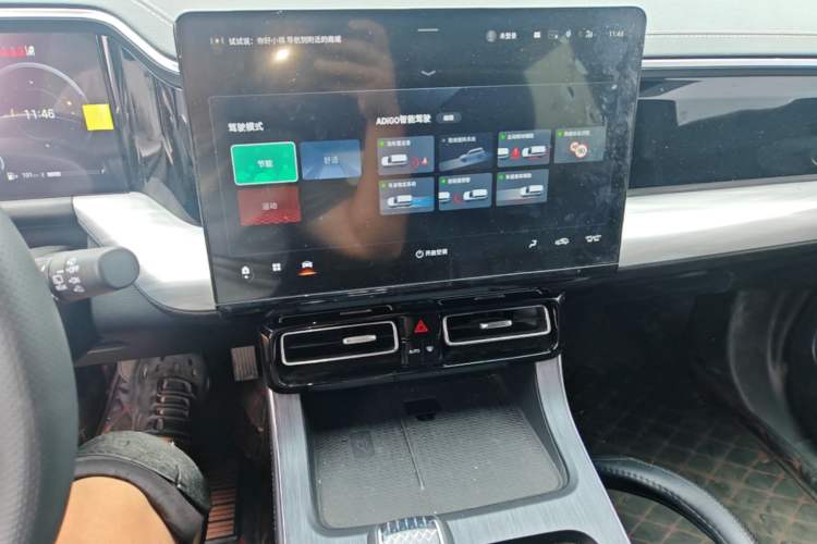 Used GAC Trumpchi GS8 2024 Linghang Series 2.0 TGDI Two-Wheel Drive Luxury Smart Connectivity Version Audio And AC Panel