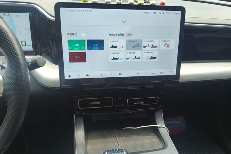 Used GAC Trumpchi GS8 2024 Linghang Series 2.0 TGDI Two-Wheel Drive Luxury Smart Connectivity Version Audio And AC Panel