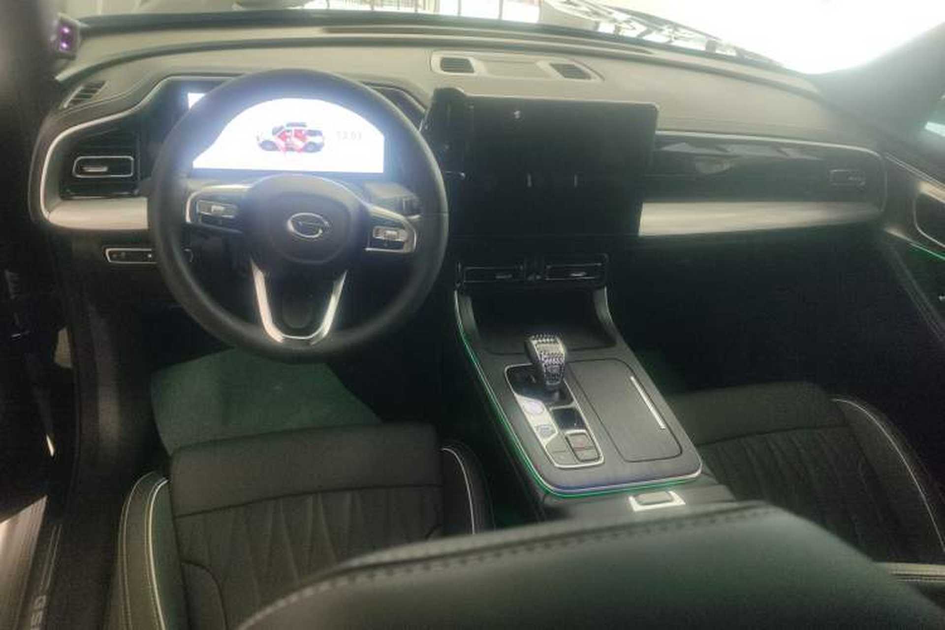 Used GAC Trumpchi GS8 2024 Linghang Series 2.0 TGDI Two-Wheel Drive Luxury Smart Connectivity Version Center Console