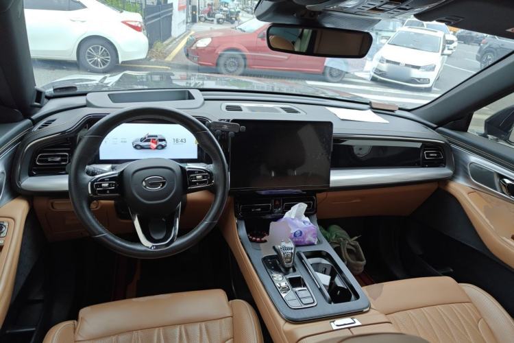 Used GAC Trumpchi GS8 2024 Dual-Motor Series 2.0TM Four-Wheel Drive Premium Edition Center Console