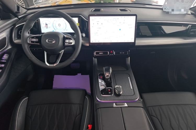 Used GAC Trumpchi GS8 2024 Linghang Series 2.0 TGDI Two-Wheel Drive Luxury Smart Connectivity Version Center Console