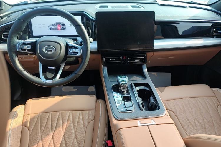Used GAC Trumpchi GS8 2024 Linghang Series 2.0 TGDI Four-Wheel Drive Luxury Smart Connectivity Version Center Console