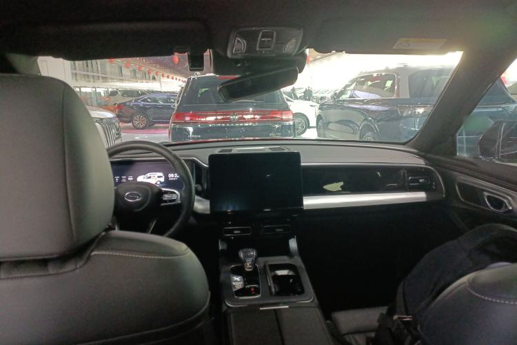 Used GAC Trumpchi GS8 2024 Linghang Series 2.0 TGDI Two-Wheel Drive Luxury Smart Connectivity Version Center Console