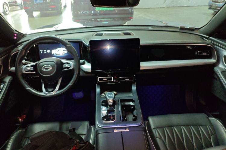 Used GAC Trumpchi GS8 2024 Linghang Series 2.0 TGDI Two-Wheel Drive Luxury Smart Connectivity Version Center Console