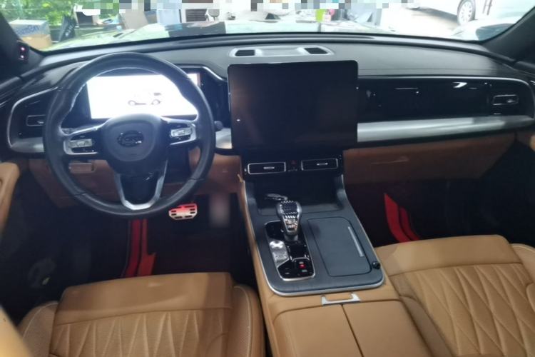 Used GAC Trumpchi GS8 2024 Linghang Series 2.0 TGDI Two-Wheel Drive Luxury Smart Connectivity Version Center Console