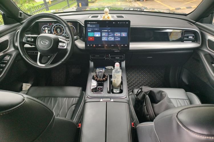 Used GAC Trumpchi GS8 2024 Linghang Series 2.0 TGDI Two-Wheel Drive Luxury Smart Connectivity Version Center Console