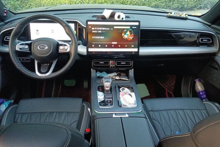 Used GAC Trumpchi GS8 2024 Linghang Series 2.0 TGDI Two-Wheel Drive Luxury Smart Connectivity Version Center Console