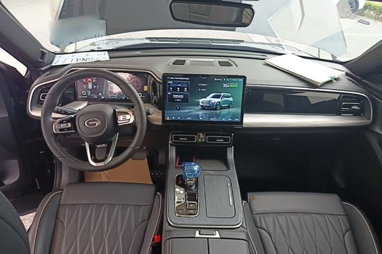 Used GAC Trumpchi GS8 2024 Linghang Series 2.0 TGDI Two-Wheel Drive Luxury Smart Connectivity Version Center Console