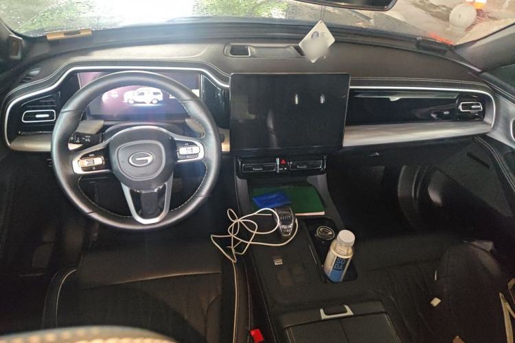 Used GAC Trumpchi GS8 2024 Linghang Series 2.0 TGDI Two-Wheel Drive Luxury Smart Connectivity Version Center Console