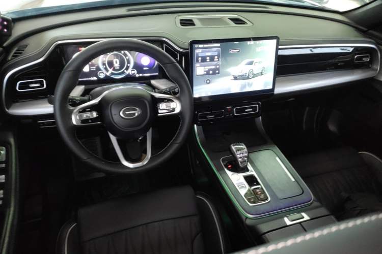 Used GAC Trumpchi GS8 2024 Linghang Series 2.0 TGDI Two-Wheel Drive Luxury Smart Connectivity Version Center Console