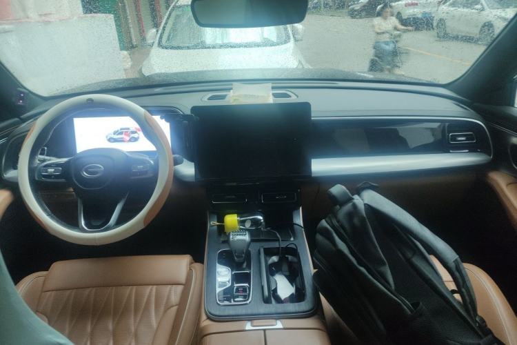 Used GAC Trumpchi GS8 2024 Linghang Series 2.0 TGDI Two-Wheel Drive Luxury Smart Connectivity Version Center Console