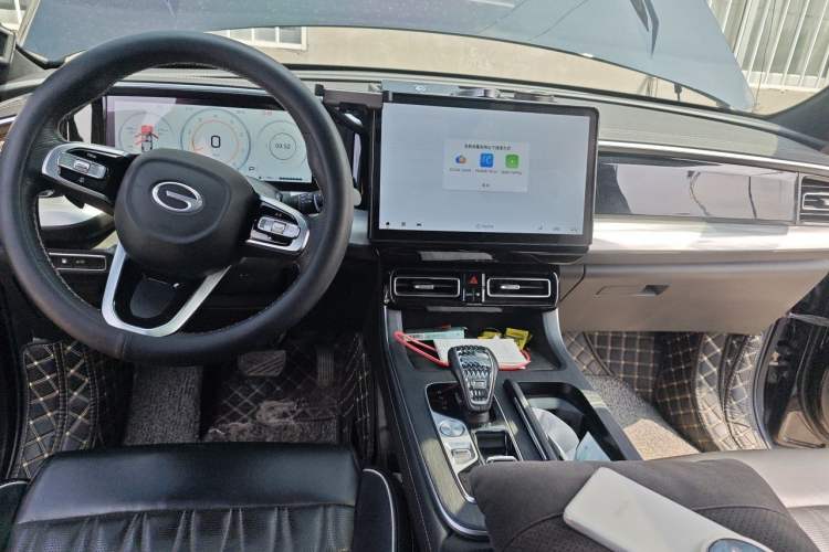 Used GAC Trumpchi GS8 2024 Linghang Series 2.0 TGDI Two-Wheel Drive Luxury Smart Connectivity Version Center Console
