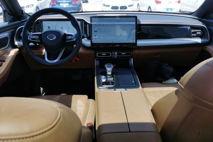 Used GAC Trumpchi GS8 2024 Linghang Series 2.0 TGDI Two-Wheel Drive Luxury Smart Connectivity Version Center Console
