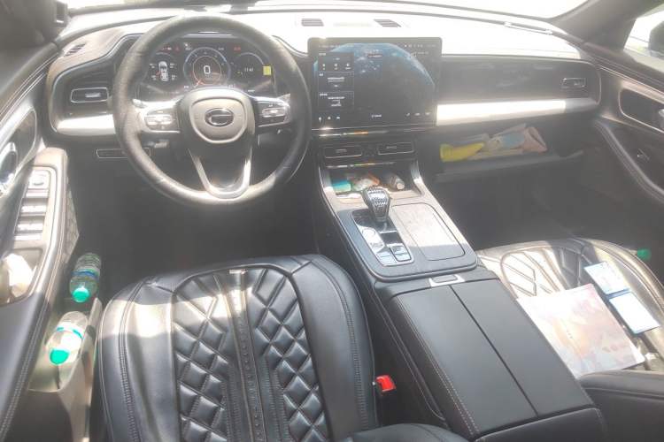 Used GAC Trumpchi GS8 2024 Linghang Series 2.0 TGDI Two-Wheel Drive Luxury Smart Connectivity Version Center Console