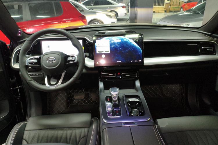 Used GAC Trumpchi GS8 2024 Linghang Series 2.0 TGDI Two-Wheel Drive Luxury Smart Connectivity Version Center Console