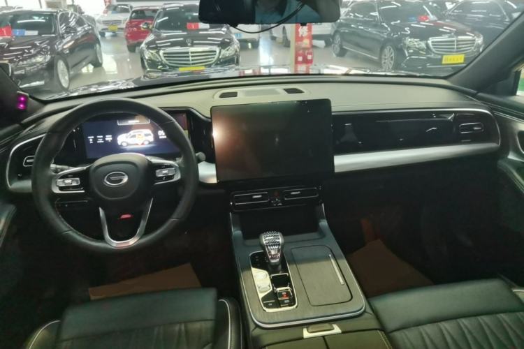 Used GAC Trumpchi GS8 2024 Linghang Series 2.0 TGDI Two-Wheel Drive Luxury Smart Connectivity Version Center Console