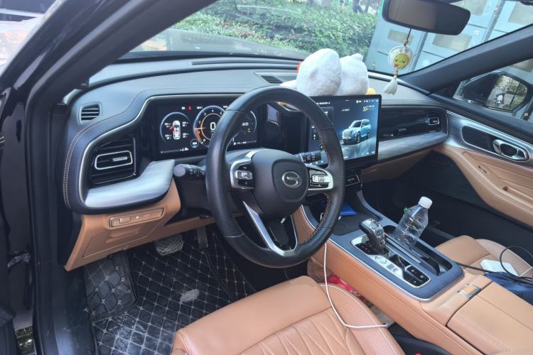 Used GAC Trumpchi GS8 2024 Linghang Series 2.0 TGDI Two-Wheel Drive Luxury Smart Connectivity Version Center Console