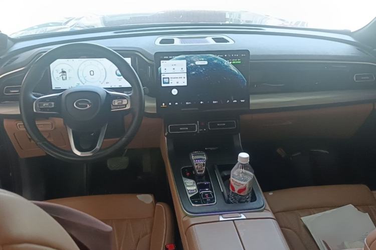 Used GAC Trumpchi GS8 2024 Linghang Series 2.0 TGDI Two-Wheel Drive Luxury Smart Connectivity Version Center Console