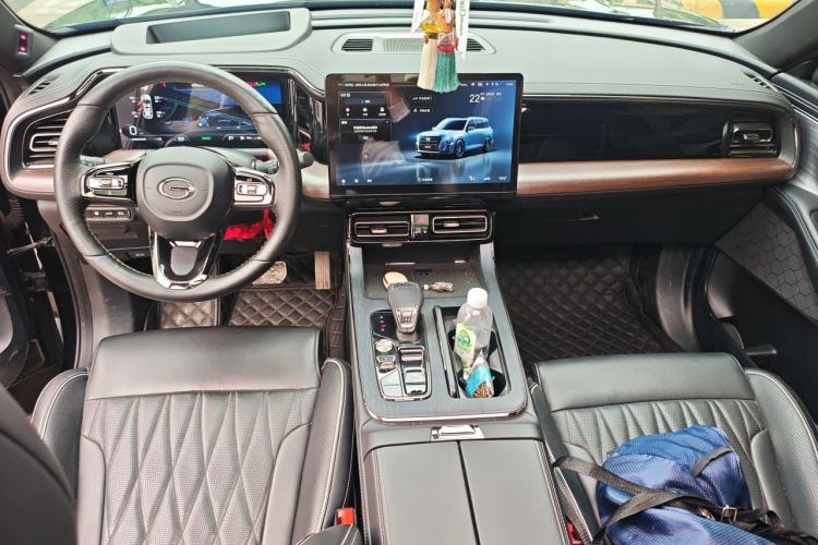 Used GAC Trumpchi GS8 2024 Dual-Motor Series 2.0TM Four-Wheel Drive Premium Edition Center Console
