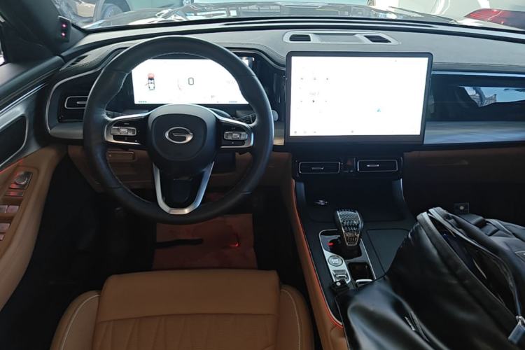 Used GAC Trumpchi GS8 2024 Linghang Series 2.0 TGDI Two-Wheel Drive Luxury Smart Connectivity Version Center Console