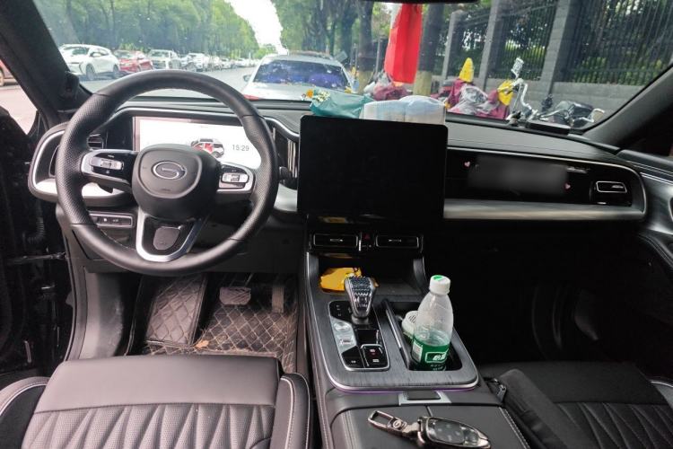 Used GAC Trumpchi GS8 2024 Linghang Series 2.0 TGDI Two-Wheel Drive Luxury Smart Connectivity Version Center Console