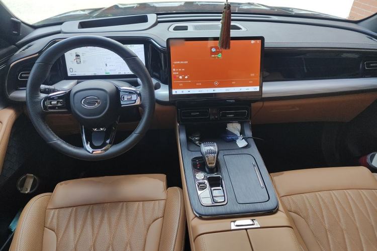 Used GAC Trumpchi GS8 2024 Dual-Motor Series 2.0TM Two-Wheel Drive Premium Edition Center Console